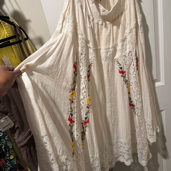 Free People Cream Dress with Floral Embroidery 🔥 Wore 1x - Picture 8 of 8